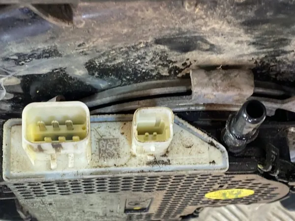 Tanque AdBlue Nissan OEM 204117FV0D - Usado image 9