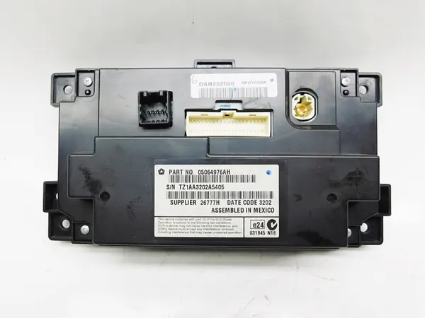 Ecrã de rádio OEM 05064976AH - Fiat Freemont 11-15 image 3