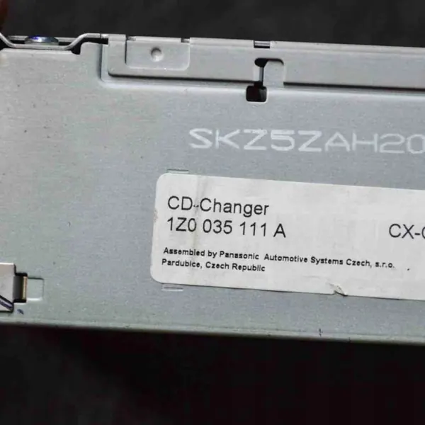 Changer CD OEM 1Z0035111ACXCV1492GC pour Skoda Octavia II image 5