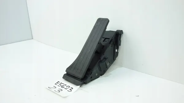 Pédale d'accélérateur Mercedes-Benz OEM A2233000400 image 3