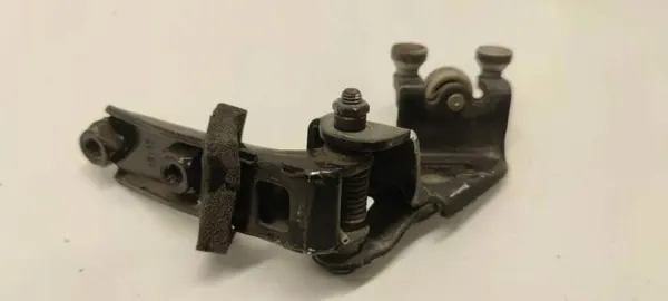 VW OEM 7E0843335A liukuoven keskisarana image 3