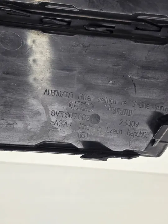 Rejilla de parachoques delantera derecha AUDI A3 8V3807682N image 3