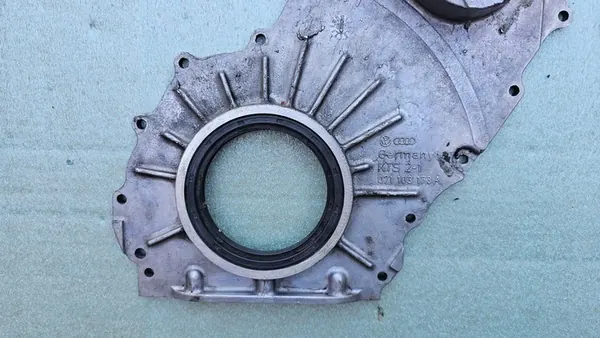 Timing Cover PASSAT B5 GOLF IV TOLEDO II 2.3 VR5 071103173A image 2