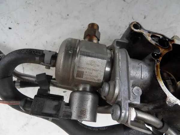AUDI A4 B8 2007-2011 1.8 TFSI Kraftstoffpumpe OEM image 5