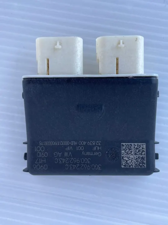 Actuador de maletero Audi OEM 3G0962243C - Usado image 2