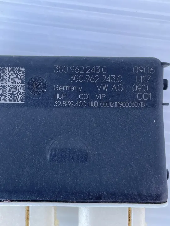 Actuador de maletero Audi OEM 3G0962243C - Usado image 4