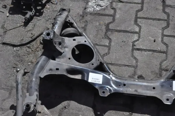 BMW Framhjulsfjäderben OEM 6872119 - Begagnad image 6