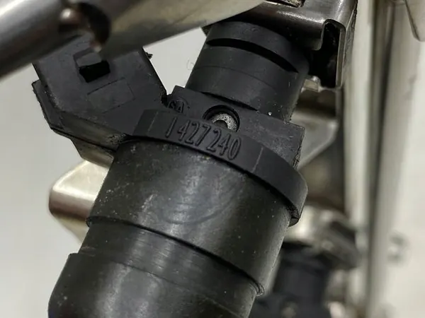 Brandstofrail BMW E60 E61 2.5 7541453 image 3