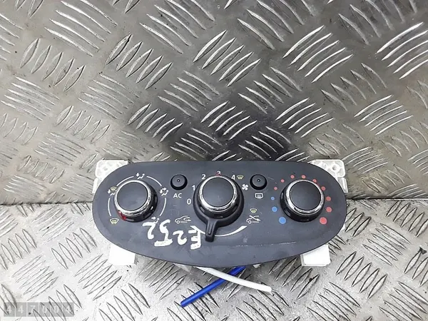 Module de contrôle climatique Dacia Sandero XE1074176 image 1