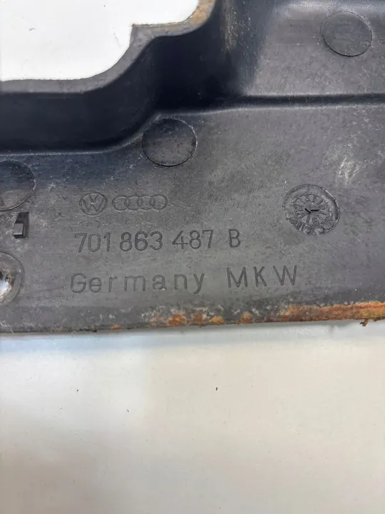 OEM 701863487B VW Transporter T4 Heckklappenverriegelung Abdeckung image 4