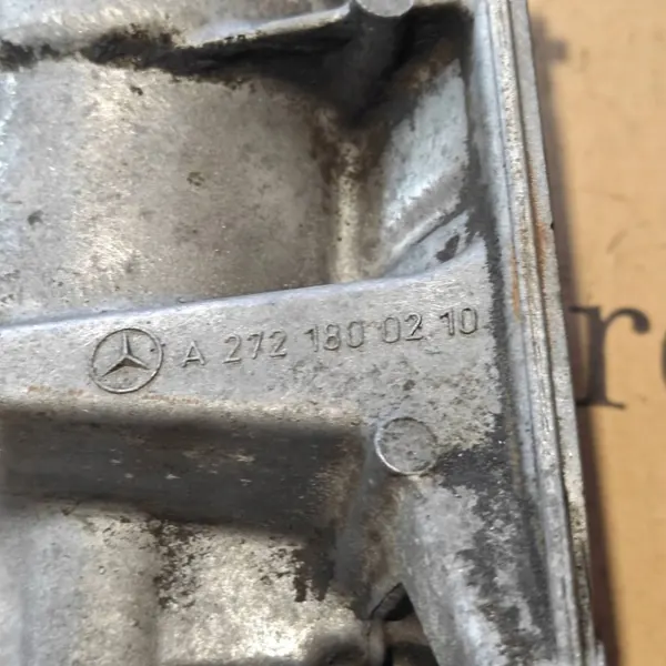 Mercedes-Benz Oljefilterbas A2721800210 - Begagnad image 3