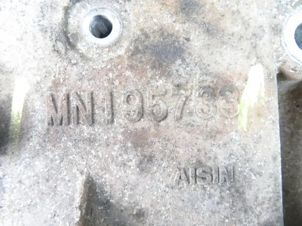 Pompe à huile Mitsubishi OEM MN195733 pour Colt VI 1.3 image 6