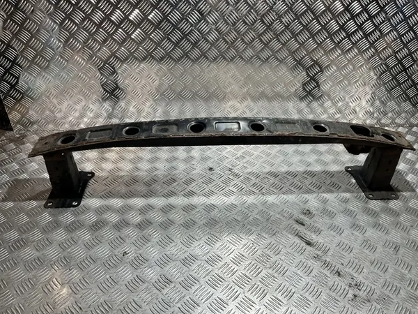 Audi A3 8V Takapuskurin tukirauta image 3