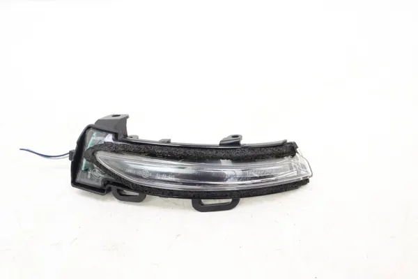 Intermitente espejo derecho Alfa Romeo Giulia OEM 263004 image 2