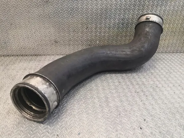 Mercedes-Benz E W211 Intercooler-Schlauch image 3