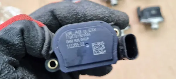OEM 06M906048E Solenoidiventtiili 3.0 TFSI Moottorille image 7