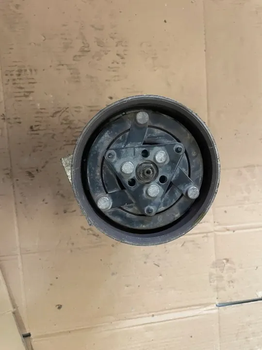 Compressore aria condizionata Dacia Duster I 1.5 DCI 926006229R SD7V16 image 2