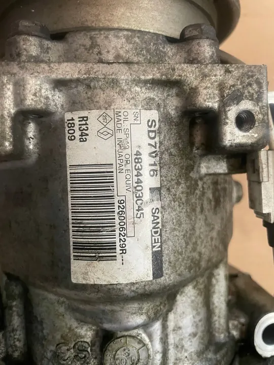 Compressore aria condizionata Dacia Duster I 1.5 DCI 926006229R SD7V16 image 3
