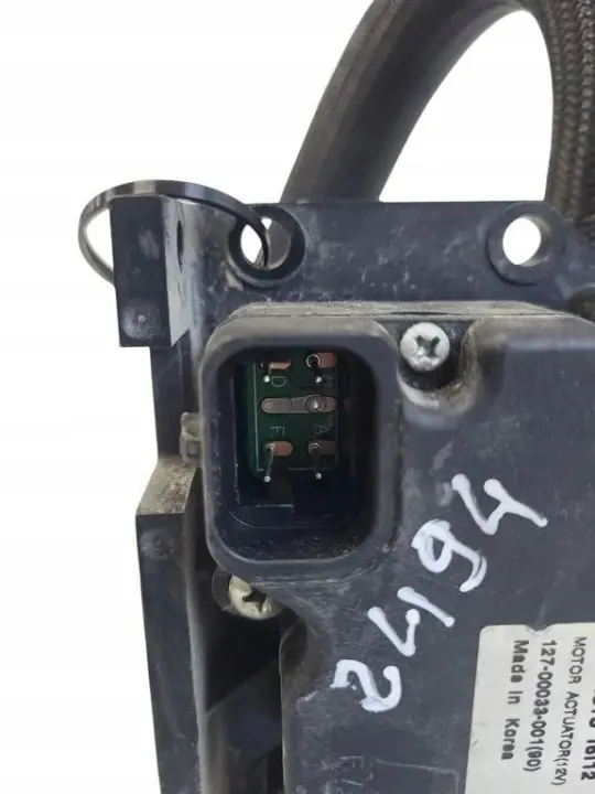 Pompe à eau Tesla Model X OEM 6007370-00-B Occasion image 7