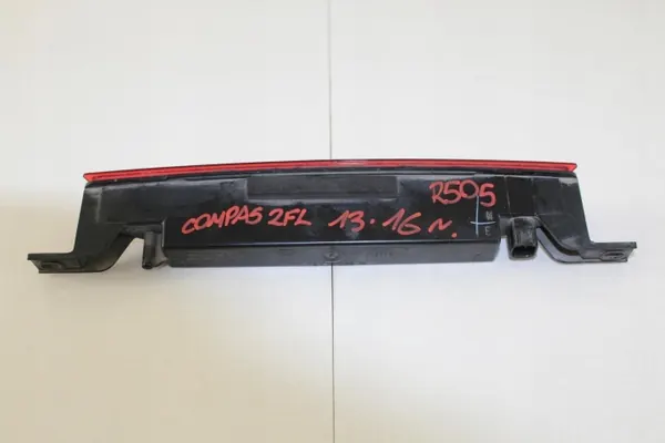 Jeep Compass II Bakre Bromsljus OEM 360214647 image 8
