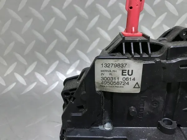 Bakre högra dörrlås Opel Meriva II OEM 13279837 image 4