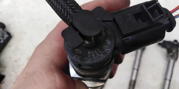 Iniettori AUDI VW 2.0 TDI 04L130277K image 3