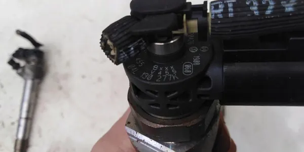 Iniettori AUDI VW 2.0 TDI 04L130277K image 4