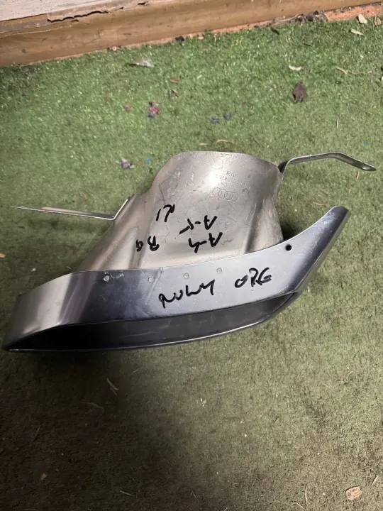 Audi OE Linker uitlaateinde OEM 8W0253825L image 2