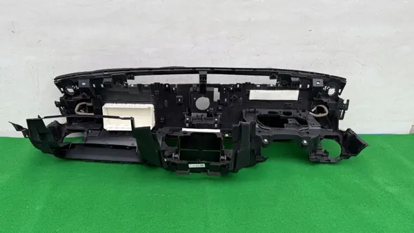 Mercedes X-Class W470 Dashboardconsole OEM 681005XA01A image 6