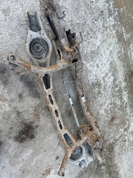 VW Golf V taka-akselin palkki OEM 1K0505315AQ image 7