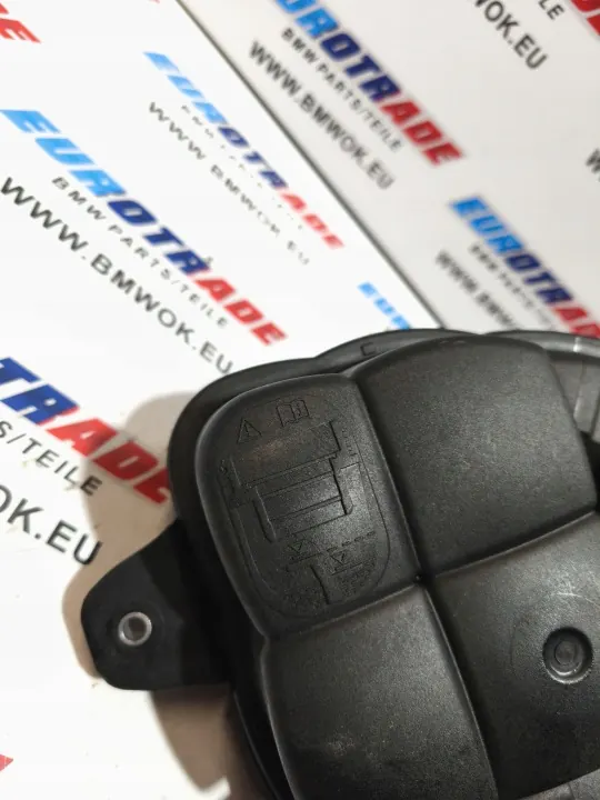 BMW 8090271 Uitzettank voor F90 F91 F92 F93 image 3