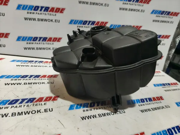 BMW 8090271 Uitzettank voor F90 F91 F92 F93 image 6