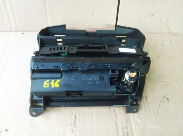 Cenicero BMW E46 OEM POPIELNICZKA BMW E46 image 5