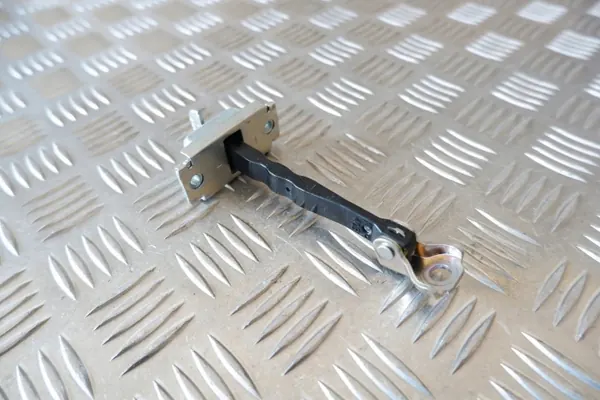OEM 68610K0010 Etuoven vasen ovituki Toyota Yaris image 3