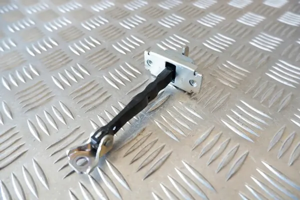 OEM 68610K0010 Etuoven vasen ovituki Toyota Yaris image 4