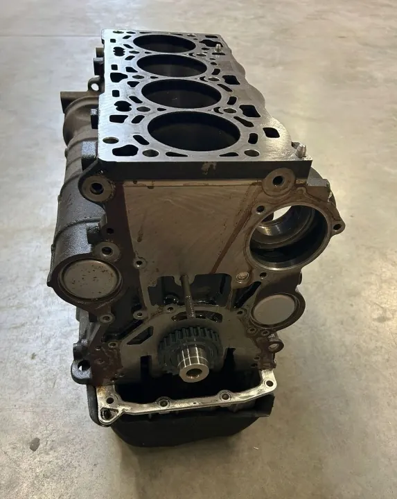 Bloque motor poste 2.0 TDI DFG Tiguan OEM 04L100090R image 4