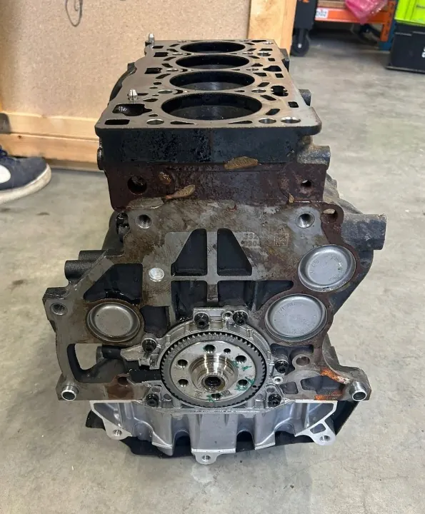 Bloque motor poste 2.0 TDI DFG Tiguan OEM 04L100090R image 5
