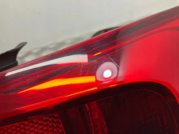 Conjunto de luz trasera derecha Volkswagen Jetta VI image 10