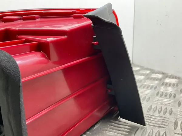 Conjunto de luz trasera derecha Volkswagen Jetta VI image 2