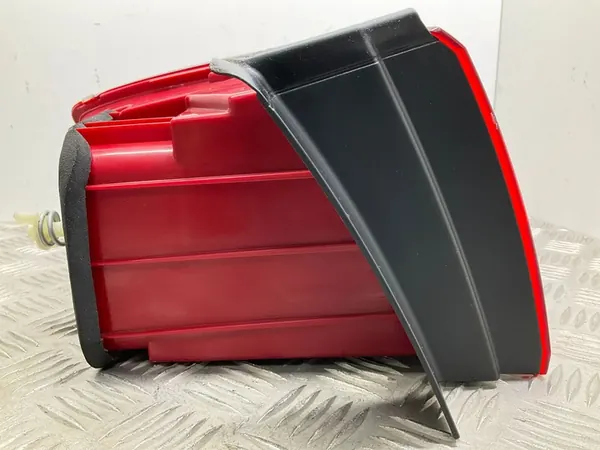 Conjunto de luz trasera derecha Volkswagen Jetta VI image 3