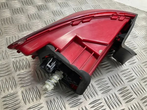 Conjunto de luz trasera derecha Volkswagen Jetta VI image 4