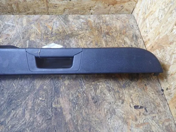 Mercedes-Benz GL X166 Tavaratilan verhoilu OEM A1667404200 image 4