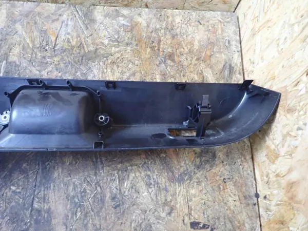 Mercedes-Benz GL X166 Tavaratilan verhoilu OEM A1667404200 image 7