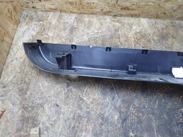 Mercedes-Benz GL X166 Tavaratilan verhoilu OEM A1667404200 image 9
