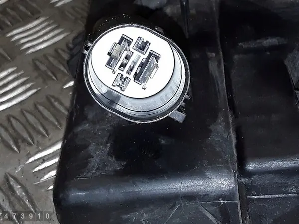 Kylarrubrik Volvo C30 2011 med kåpa 31261990 image 3