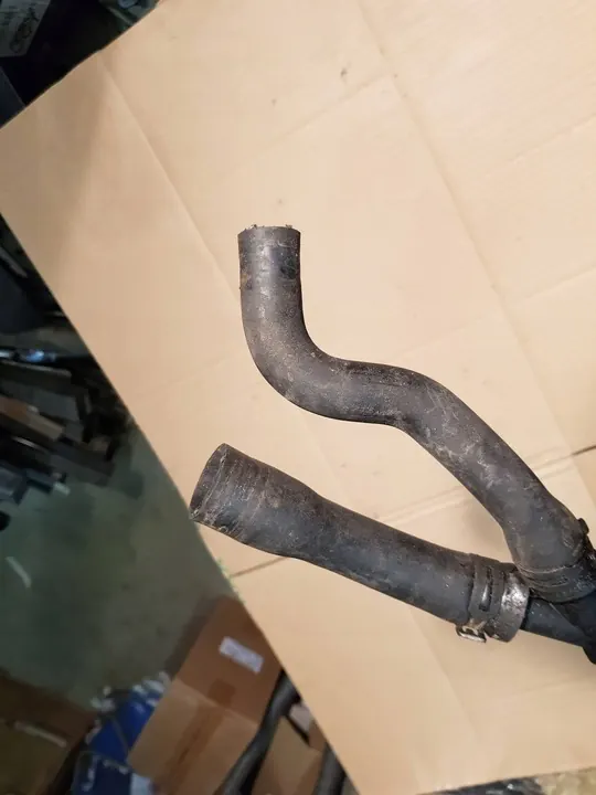 AUDI A3 8P 2.0 FSI Vesiputki 1K0122073FS image 5