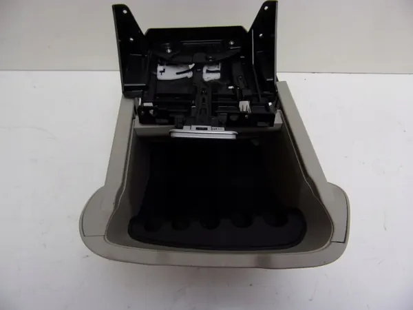 Guardaobjetos OEM 1043359178 para Chrysler Pacifica image 8
