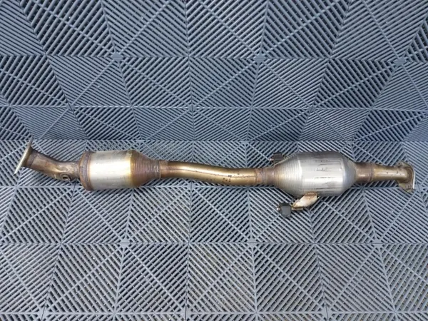 Toyota Corolla Cross DPF OEM 1741024690 - Käytetty image 2