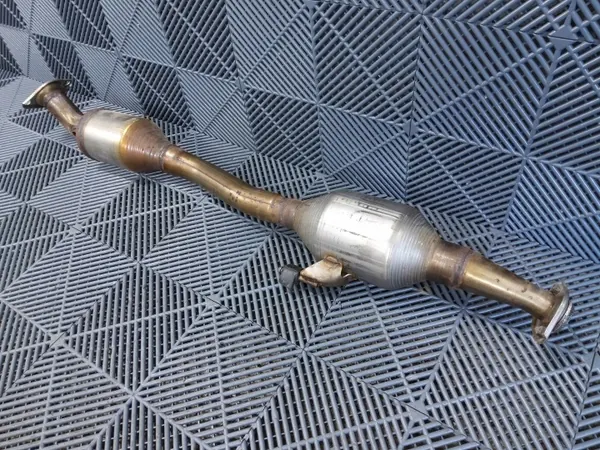 Toyota Corolla Cross DPF OEM 1741024690 - Käytetty image 3