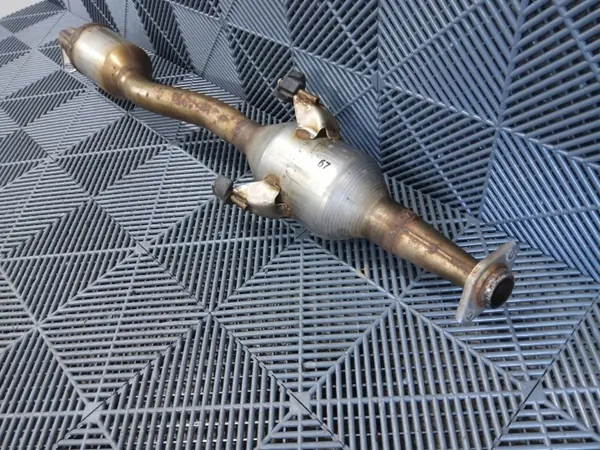 Toyota Corolla Cross DPF OEM 1741024690 - Käytetty image 6